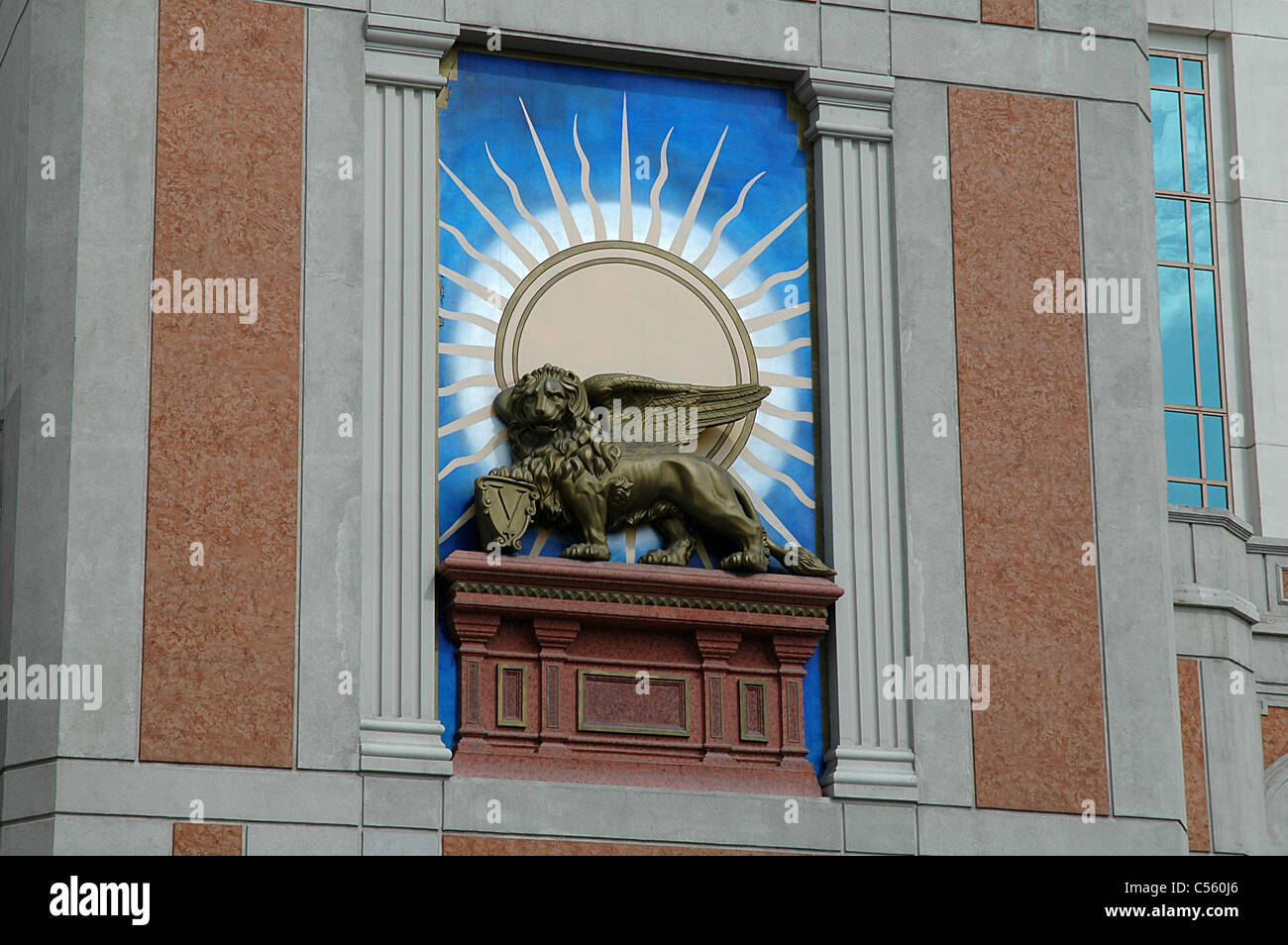 Der Löwe von San Marco schmückt das äußere des Venetian Hotel und Casino in Las Vegas, Nevada. Stockfoto