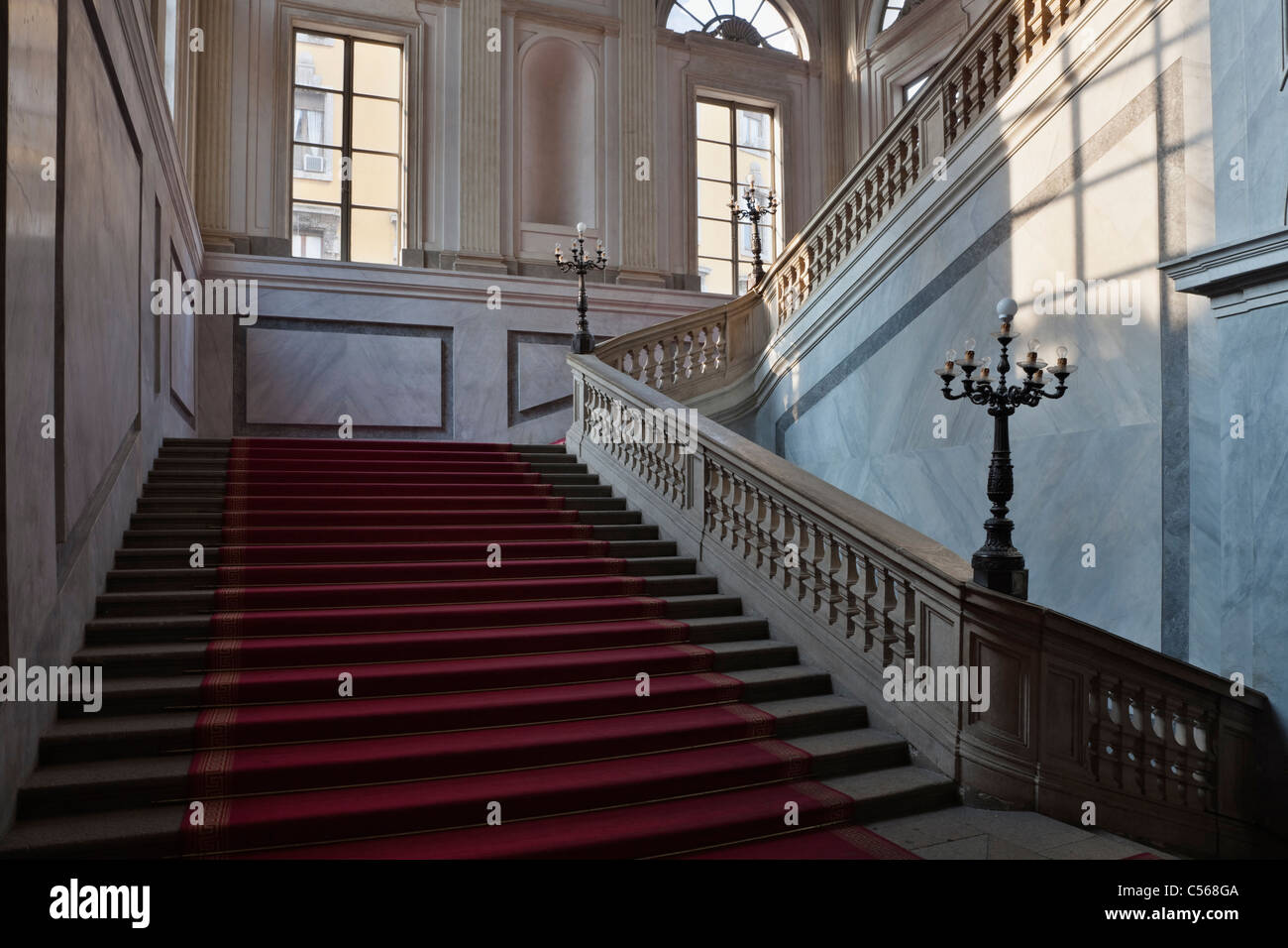 Der königliche Palast von Mailand innen- und wichtigsten Treppe Stockfoto