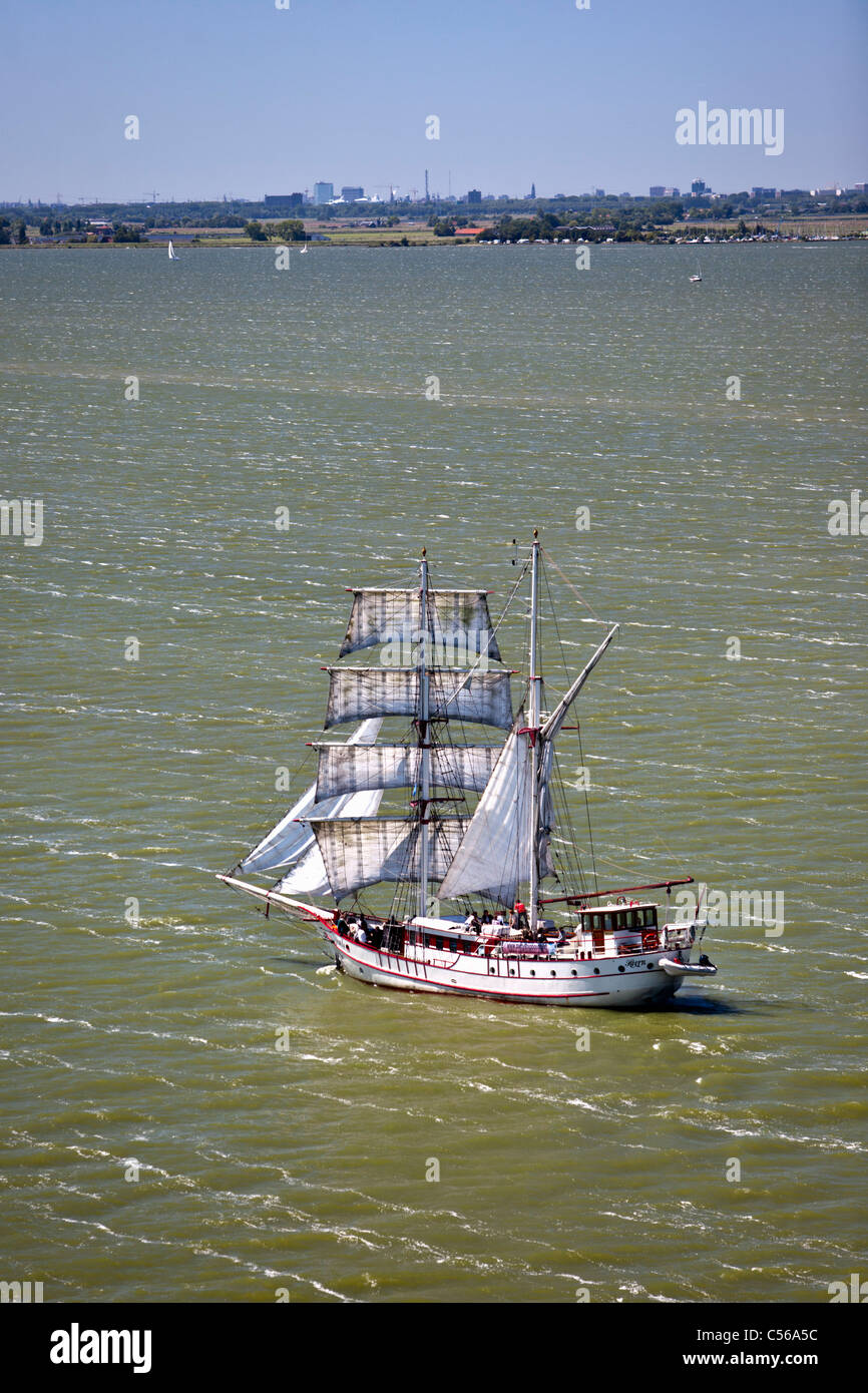 Die Niederlande, Marken, traditionelle Segelboot auf See namens IJsselmeer Stockfoto