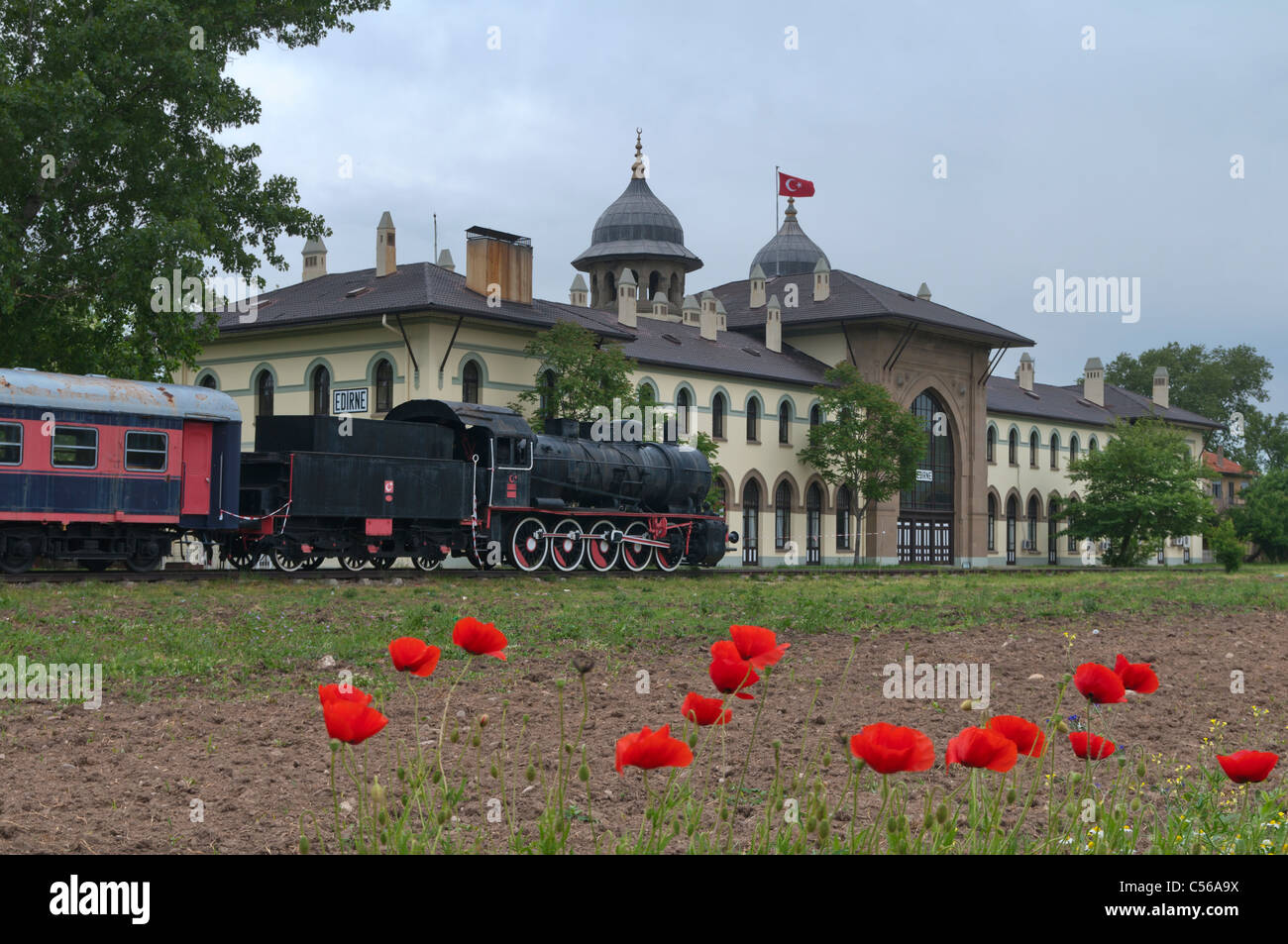 Der Bahnhof Karaağaç, umgewandelt in das Hauptgebäude der Trakya Universität, Edirne, Türkei Stockfoto