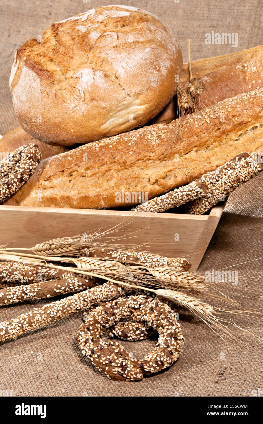 Verschiedene Brotsorten frisch gesichert Stockfoto