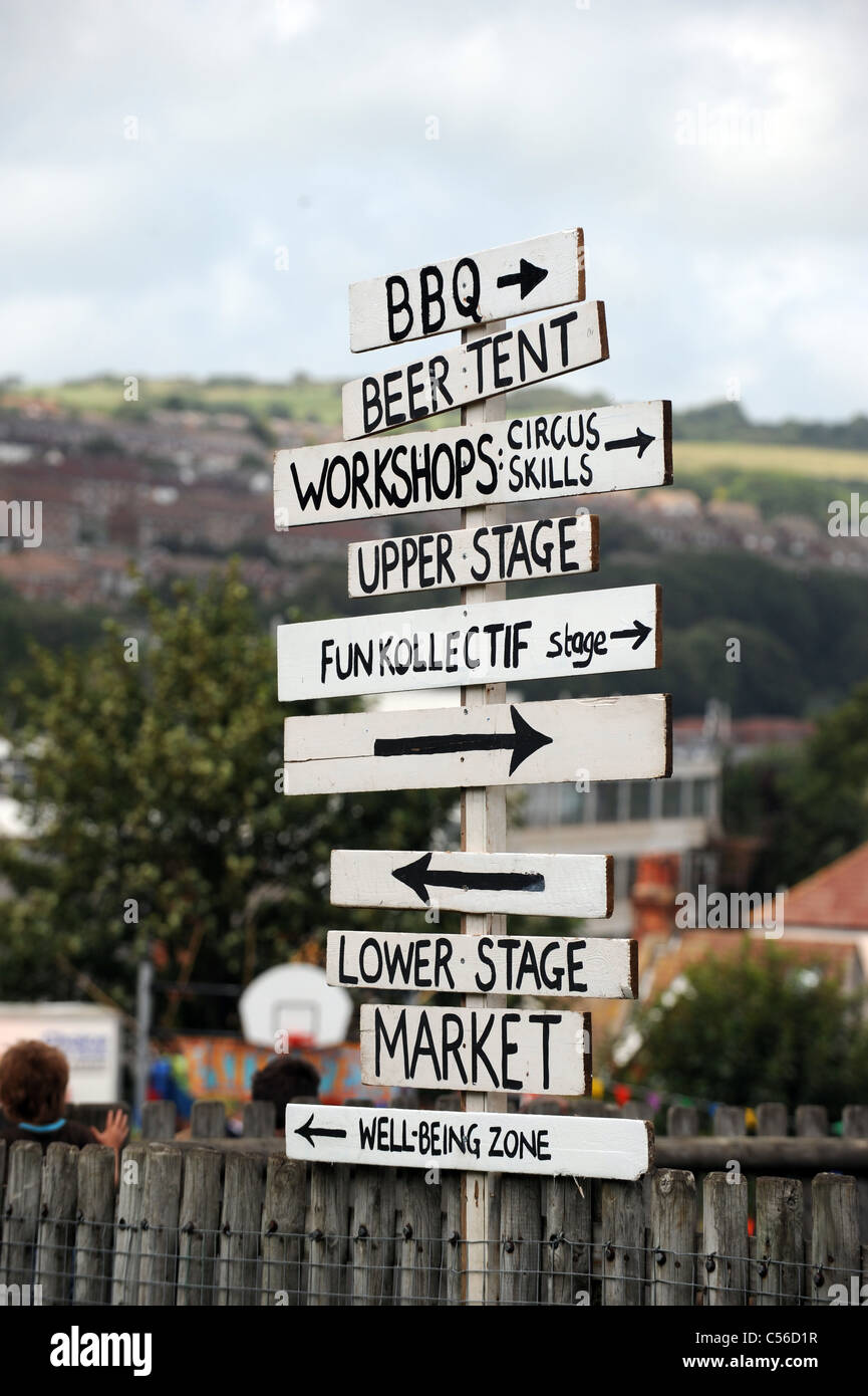Hinweisschilder auf die Patchfest Gemeinschaft Festival Veranstaltung in Brighton UK Stockfoto