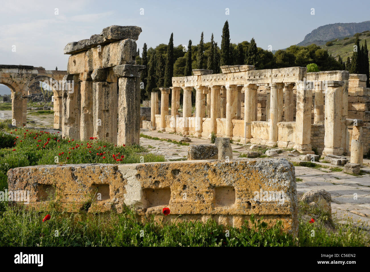 Säulenstraße und Latrinen, Hierapolis-Pamukkale, Türkei Stockfoto