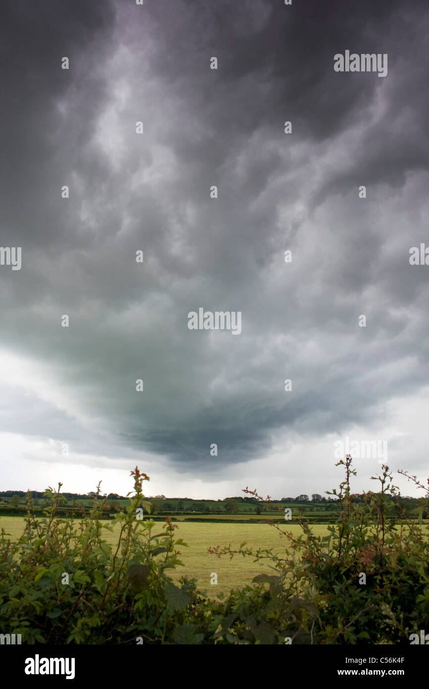 Gewittrige Gewitterwolke in Cumbria Stockfoto