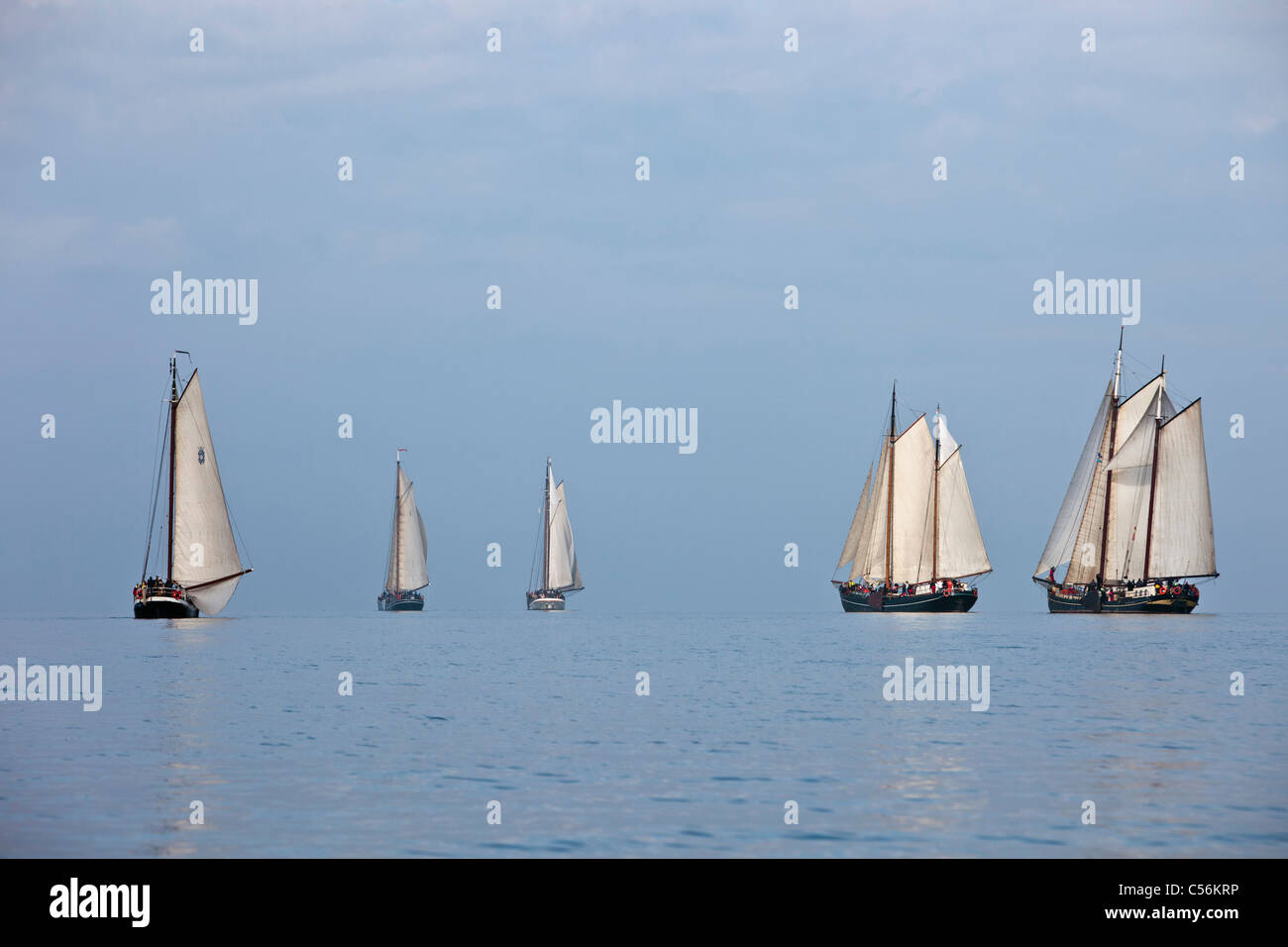 Die Niederlande, Enkhuizen. Jährliche Rennen der traditionelle Segelschiffe namens Klipperrace IJsselmeer am See genannt. Stockfoto