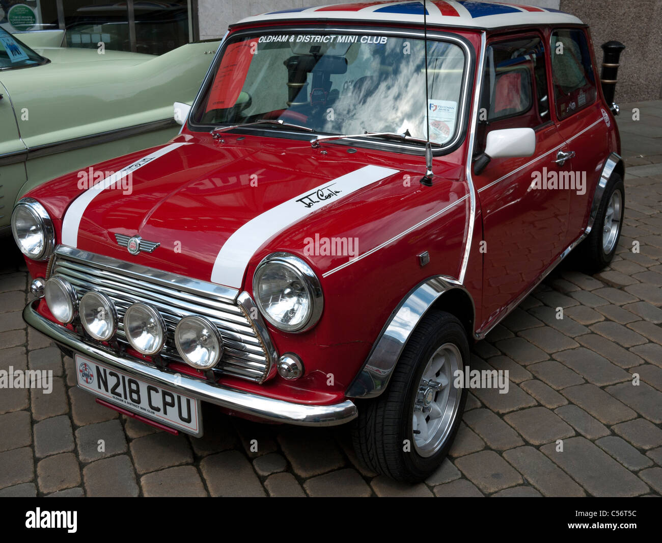 Mini Cooper bei Oldtimer-Rallye Stockfotografie - Alamy