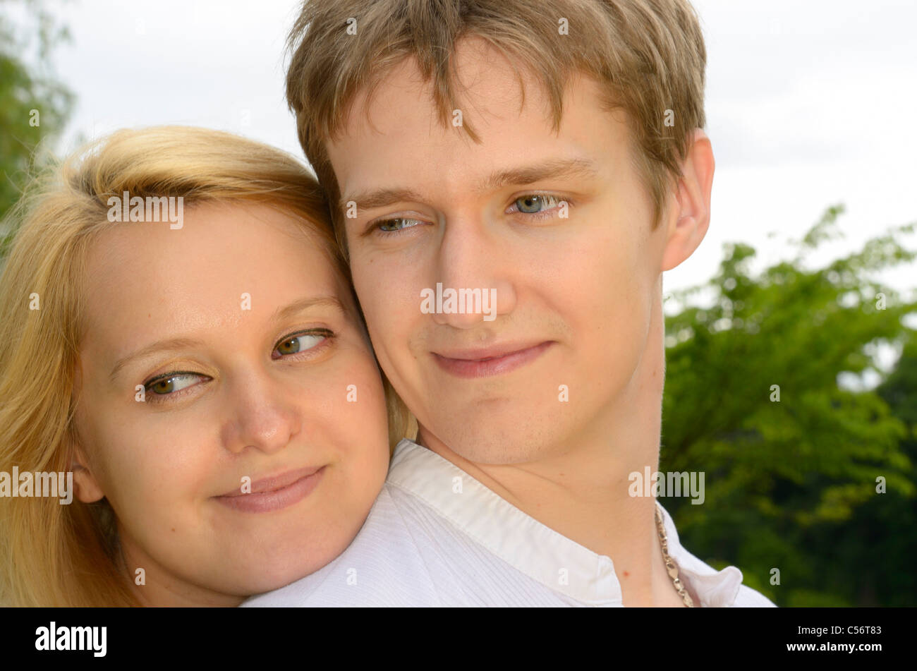 Gesichter der eine glückliche blondes paar Verlobte weißen östlichen europäischer Abstammung Stockfoto
