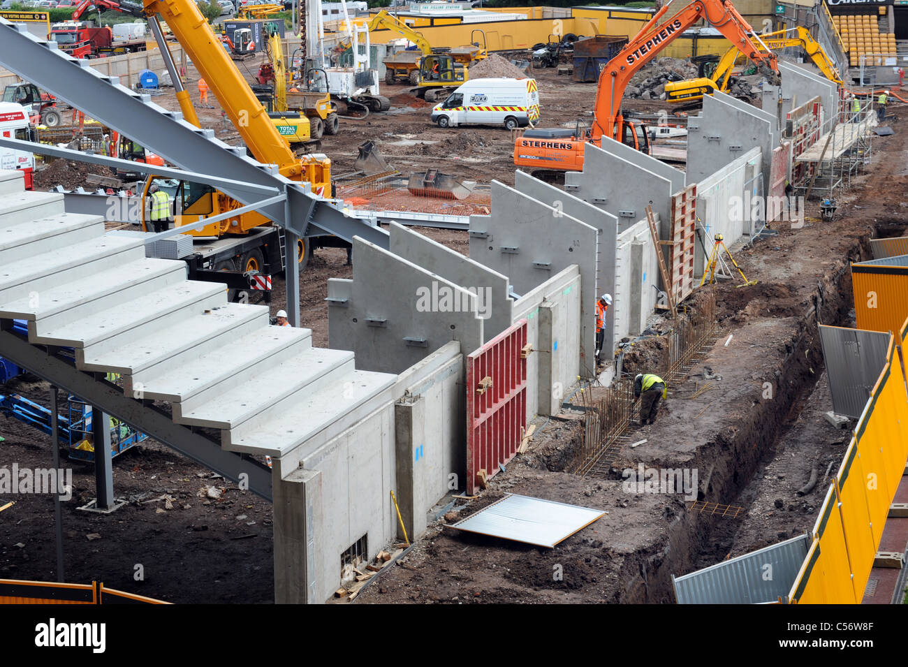 Fußballstadion im Bau bei Molineux Wolverhampton Uk Stockfoto