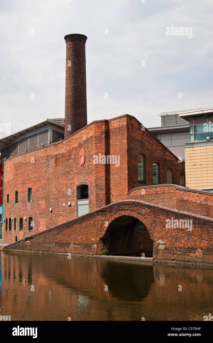 Industriekultur-Gas-Straße-Kanal-Becken Stockfoto