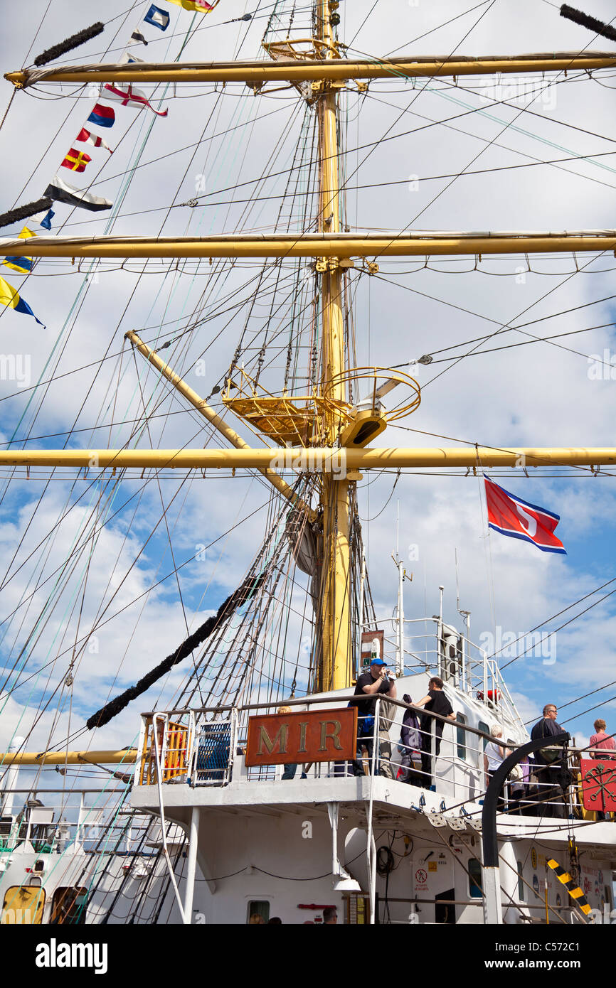 Die Vorstandsmitglieder öffentlichen STS Mir russischen Großsegler in Greenock, Schottland, nach dem Hinspiel des hohen Schiffe Rennen 2011 Stockfoto