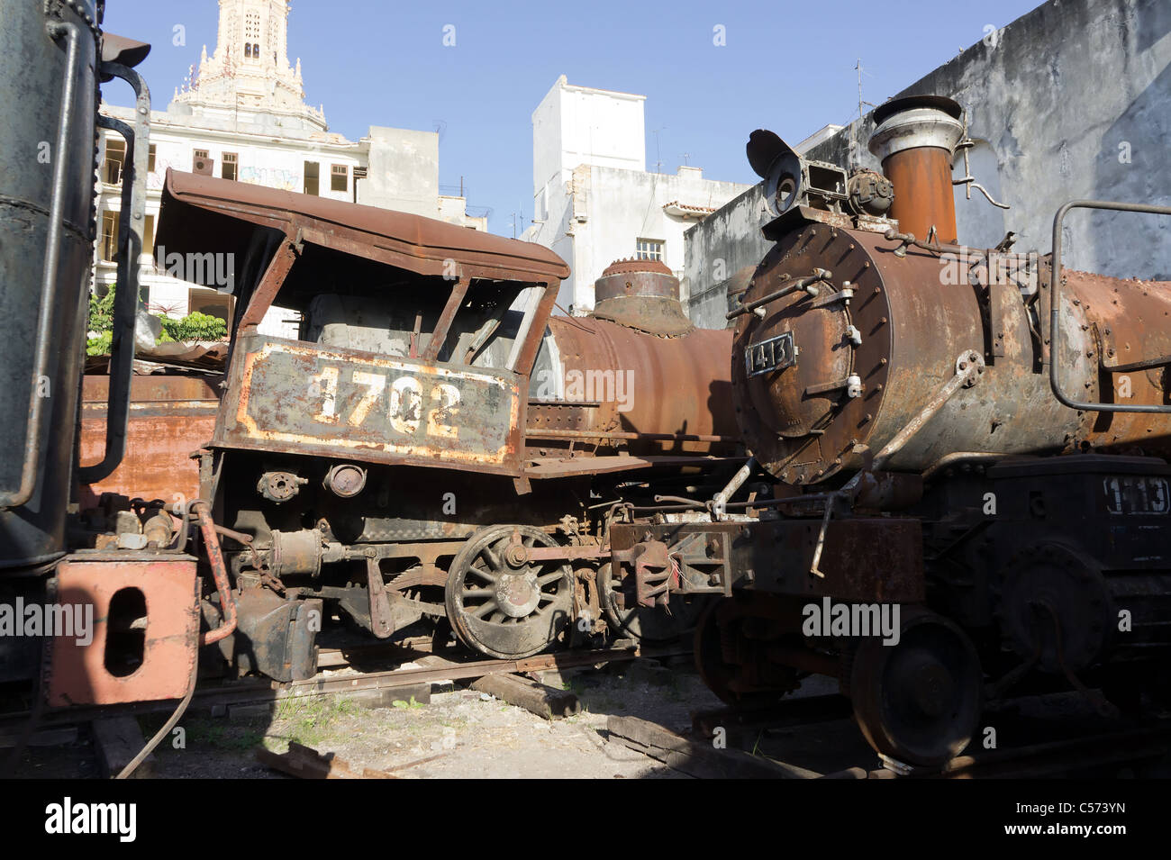 Rostige Dampflokomotiven wartet auf Restaurierung, Havanna, Kuba Stockfoto