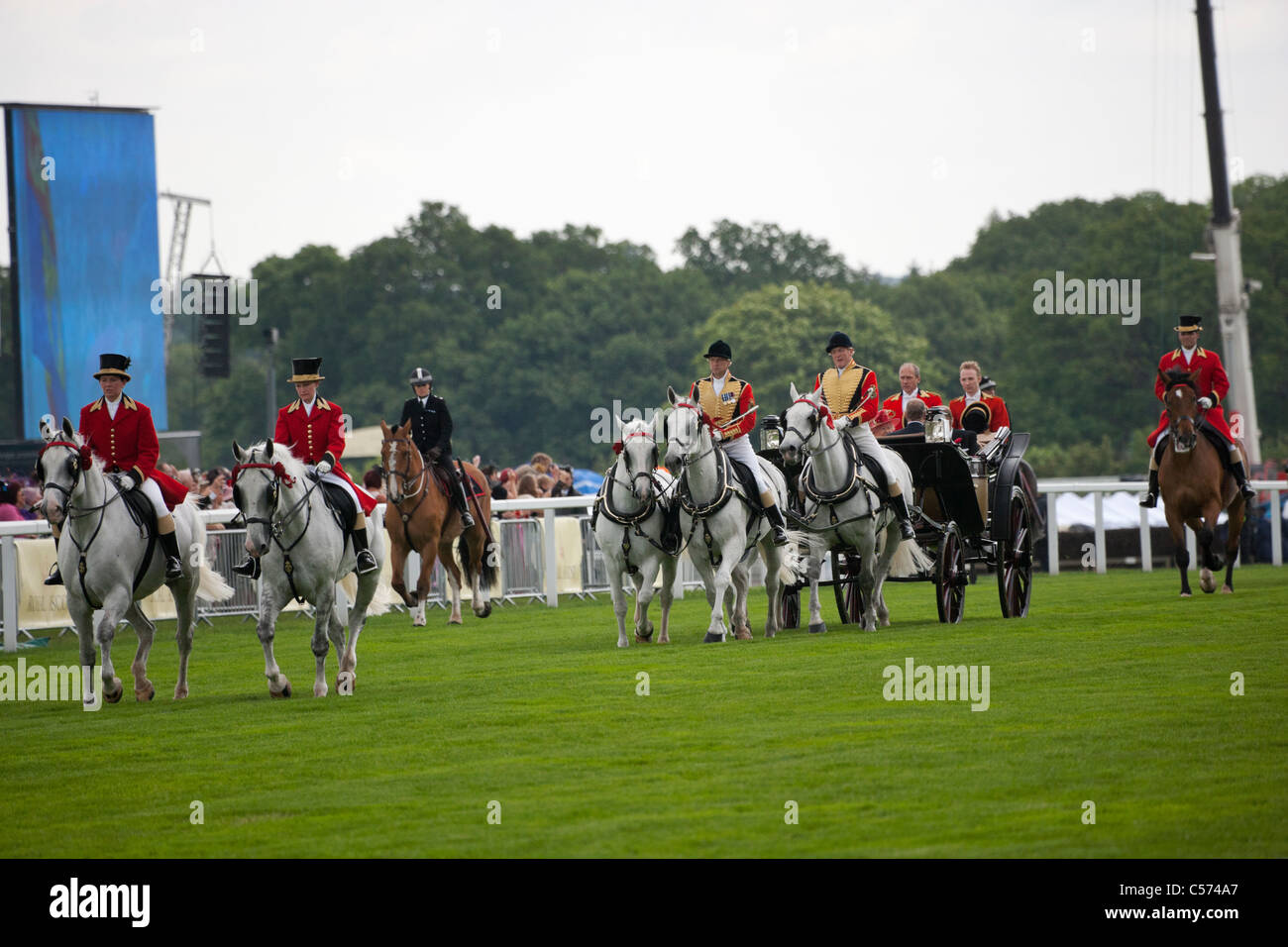 Königliche Parade Ascot Race Kutsche Pferd Queen Track Stockfoto