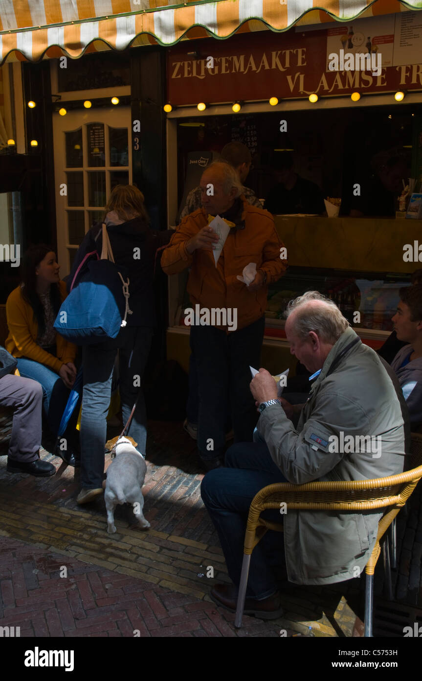 Shop Verkauf Vlaamse Frites des Belgier chips entlang Warmoestraat Haarlem Zentrum der Niederlande-Europa Stockfoto