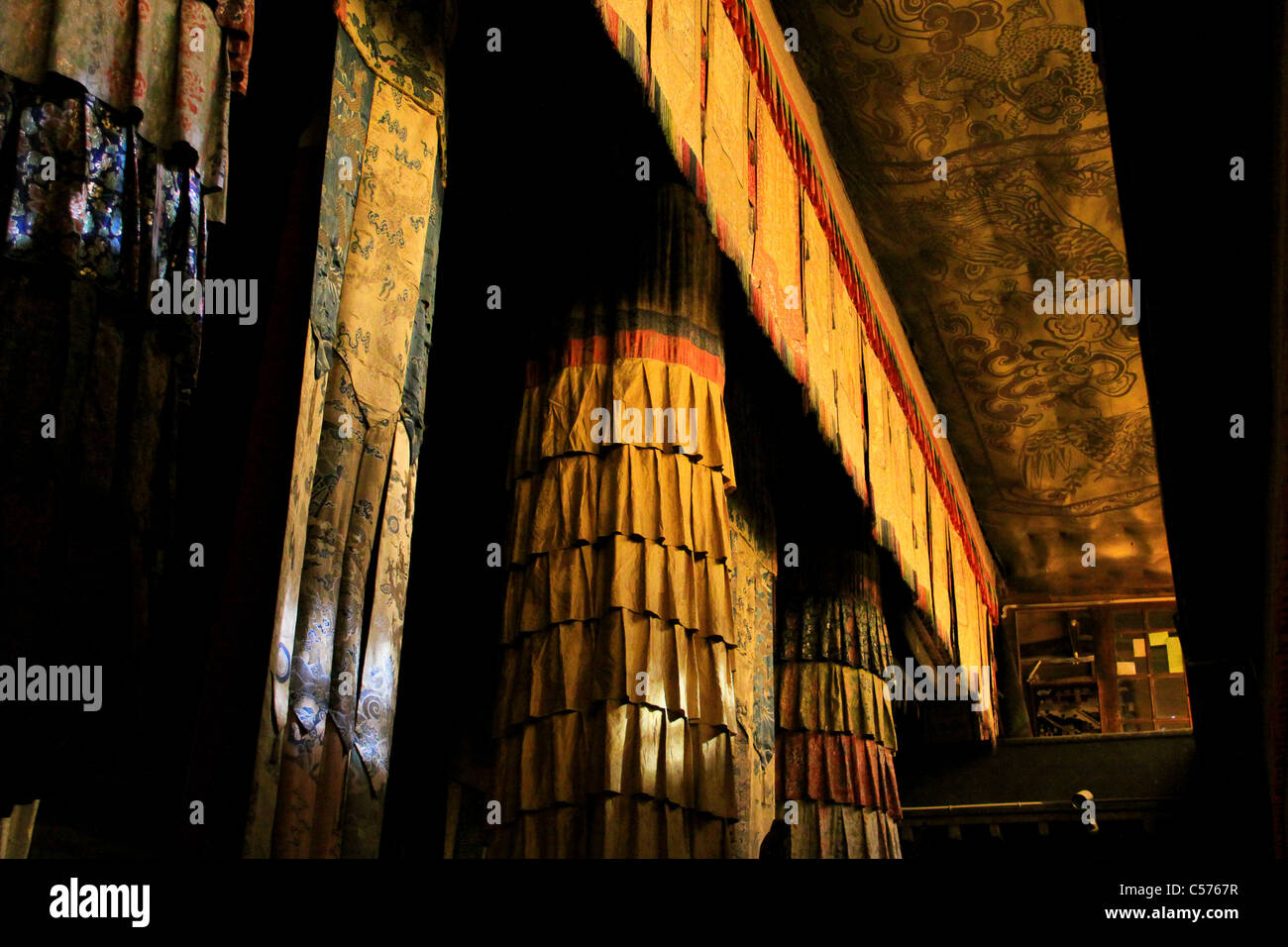 Buddhistische Tempel-Vorhänge und Gardinen, Gyantse, Tibet, China, Stockfoto