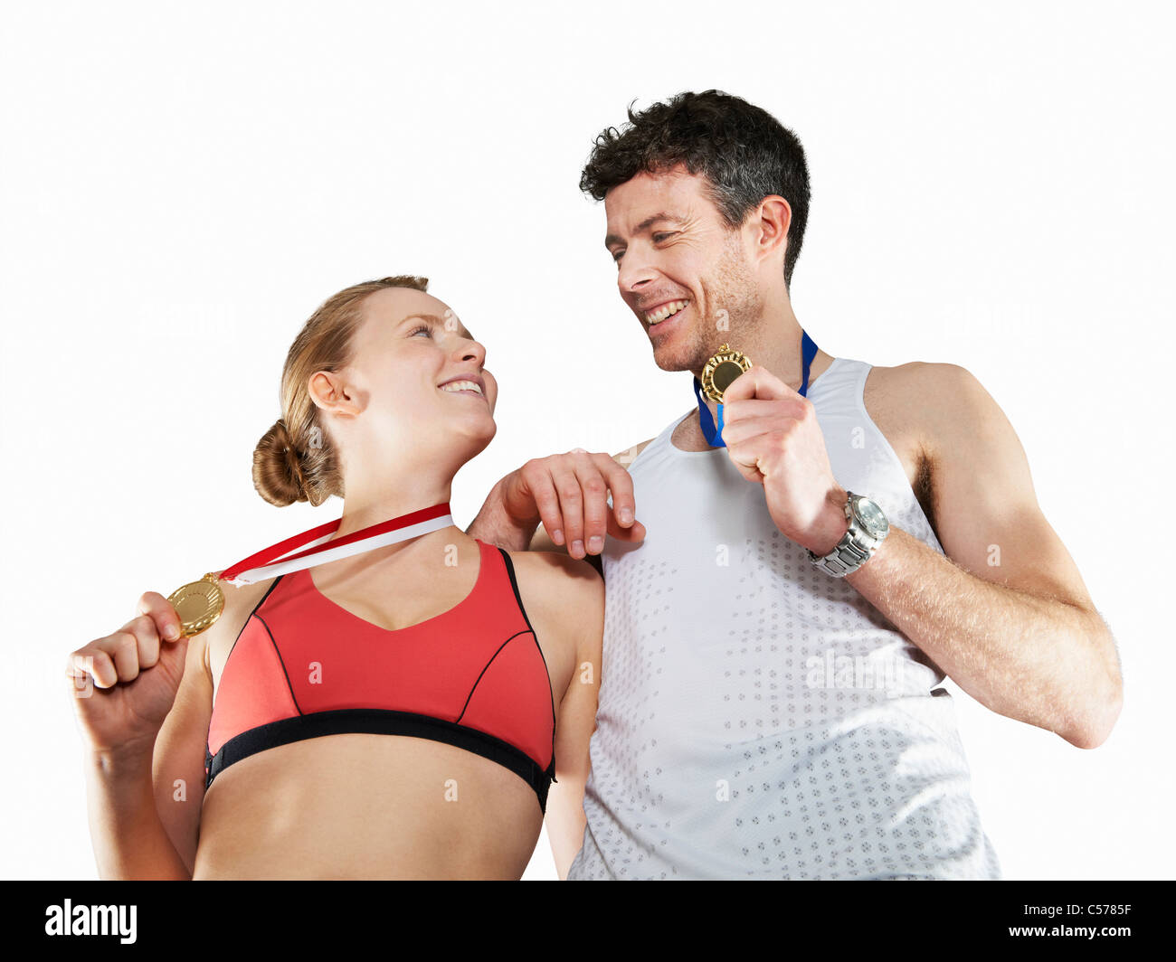 Paar im Fahrwerk tragen Medaillen Stockfoto