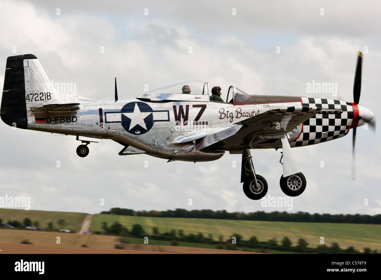 North American P - 51D Mustang "Big schöne Puppe" im IWM Duxford landen zwei Tage, bevor sie bei einem Crash zerstört wurde Stockfoto