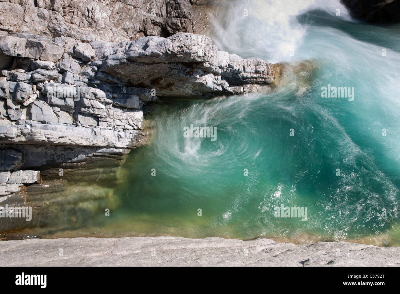 Whirlpool im rocky creek Stockfoto