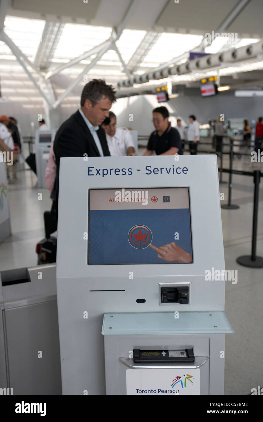 Air Canada automatische Express self-Service terminal AtToronto Pearson International Airport Ontario Canada einchecken Stockfoto