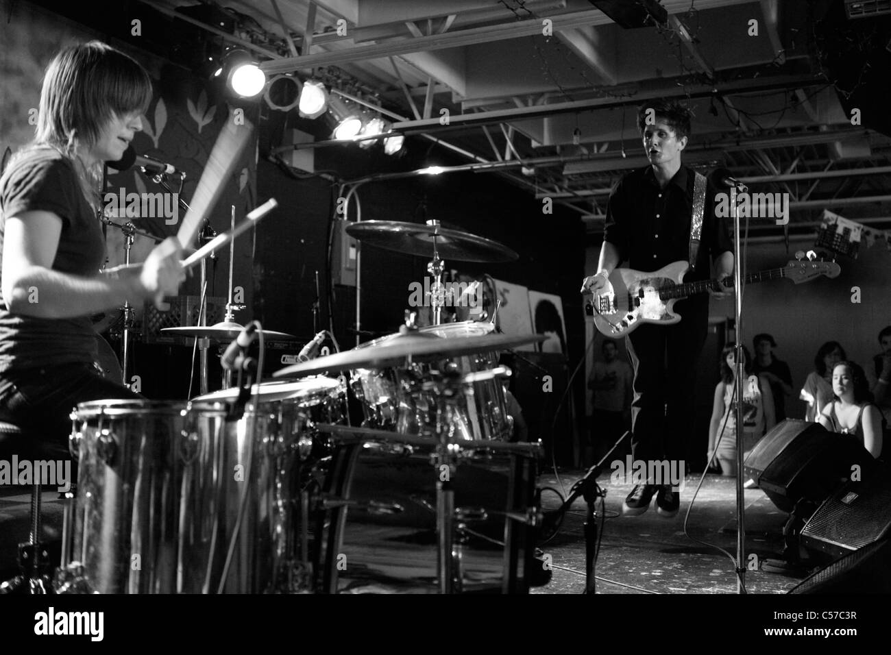 Straße Esser durchführen Freitag, 24. Juni 2011---lokale Showcase Plan-It-X-Festival in The Bishop in Bloomington, Indiana. Stockfoto