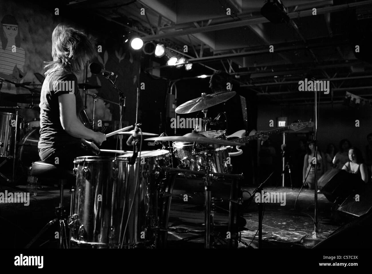 Straße Esser durchführen Freitag, 24. Juni 2011---lokale Showcase Plan-It-X-Festival in The Bishop in Bloomington, Indiana. Stockfoto