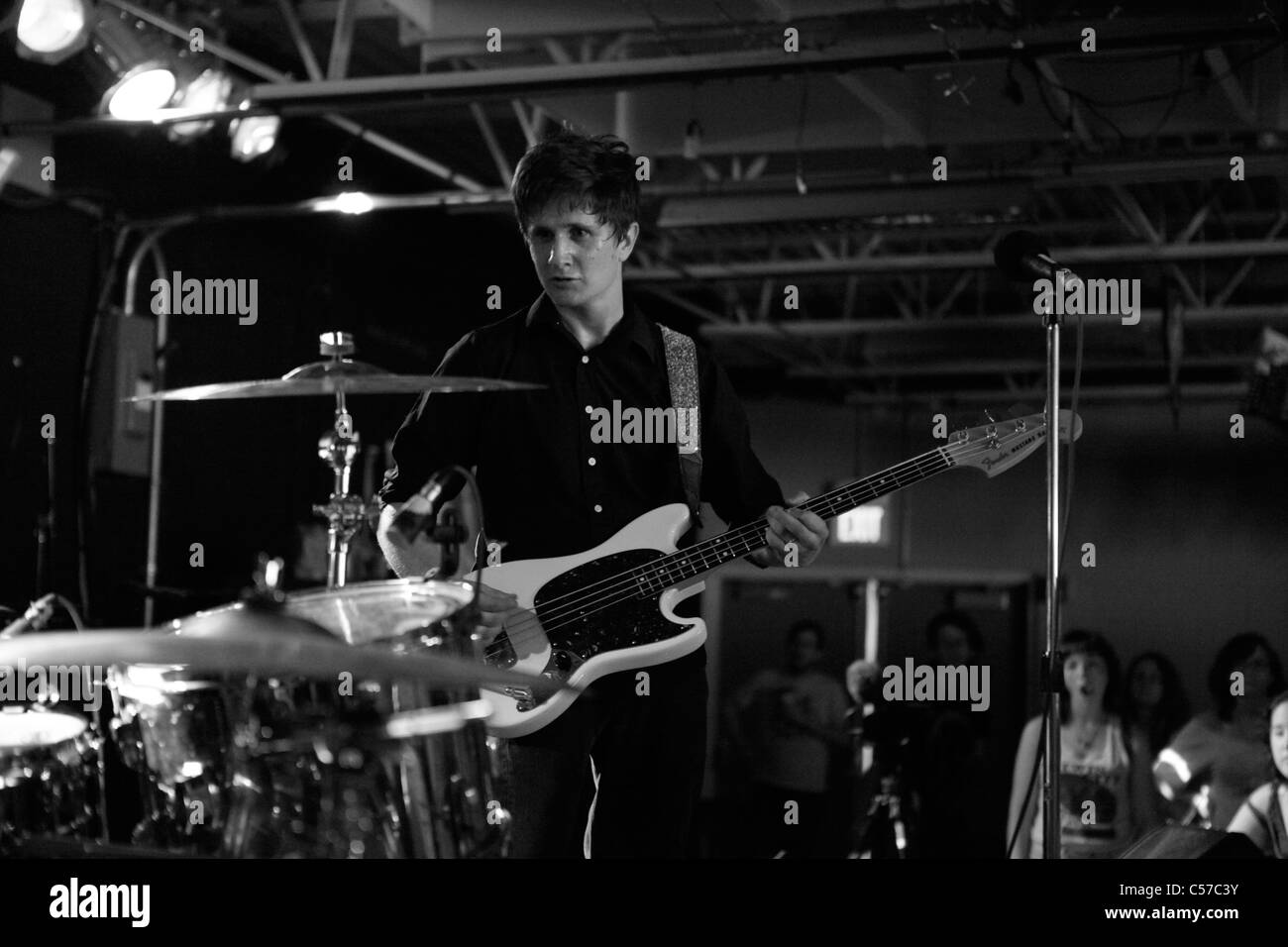 Straße Esser durchführen Freitag, 24. Juni 2011---lokale Showcase Plan-It-X-Festival in The Bishop in Bloomington, Indiana. Stockfoto