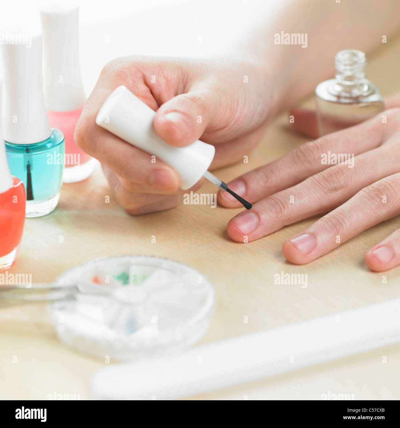 Hand und Nagelpflege zu tun Stockfoto