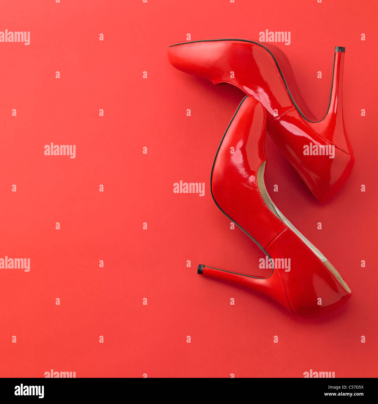 rote Emaille Highheels Stockfoto