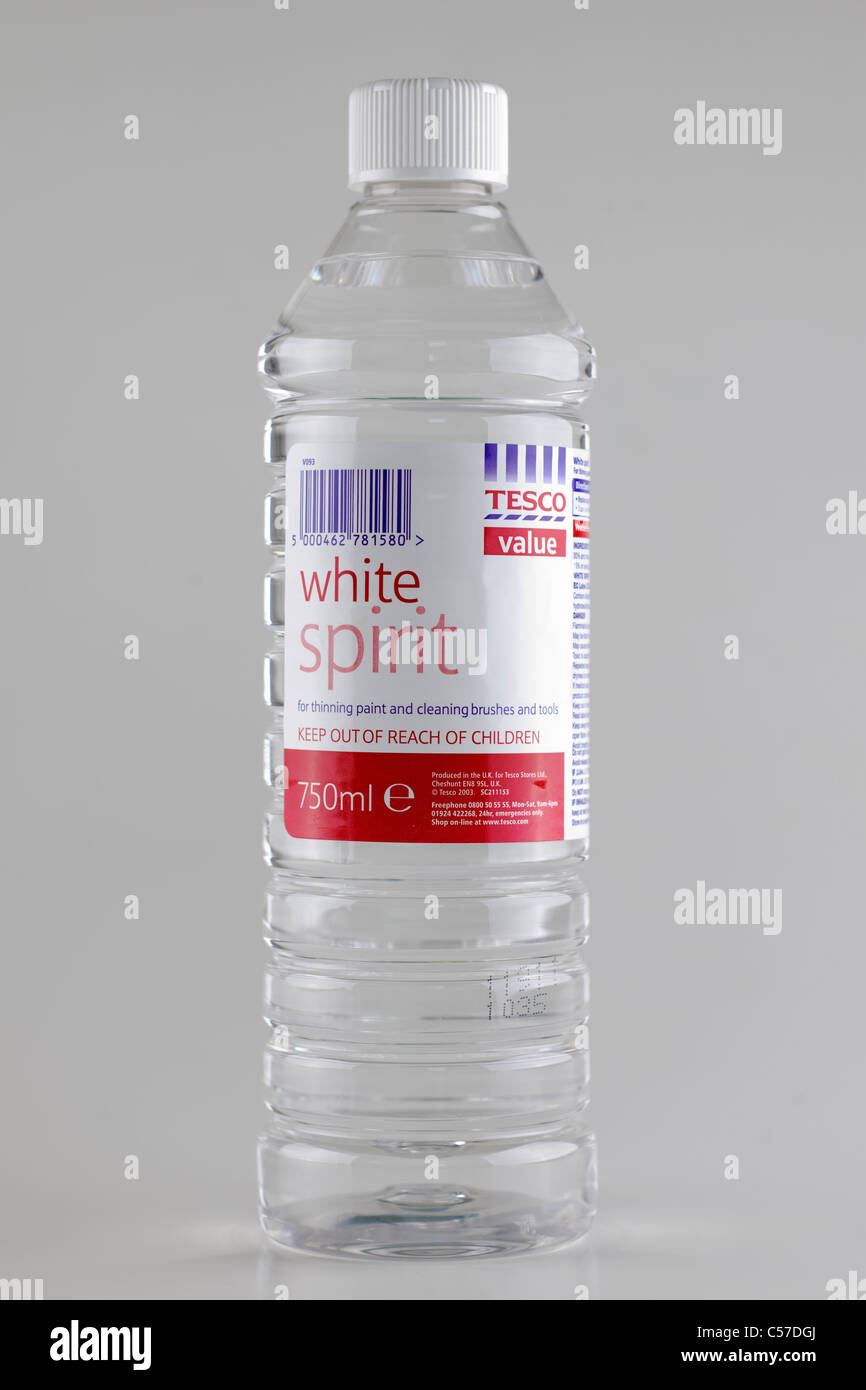 750 ml Kunststoff-Flasche von Tesco Wert Testbenzin Stockfoto