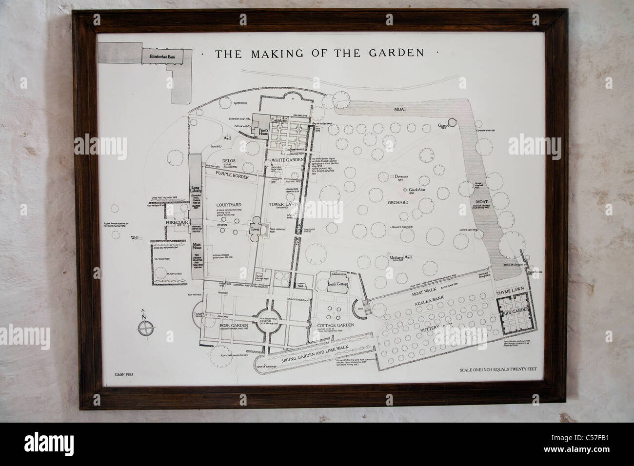 Ein gerahmtes Plan Zeichnung zeigt die verschiedenen Phasen der Konstruktion in der Herstellung der Gärten auf Sissinghurst Castle. Stockfoto