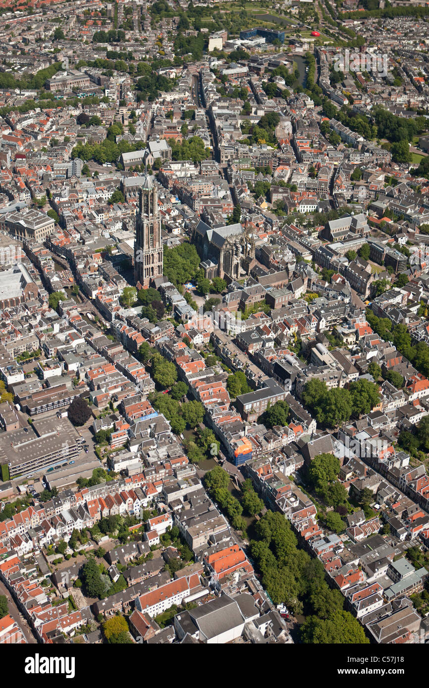 Niederlande, Utrecht, Blick auf Dom genannt De Dom im Zentrum Stadt. Luft. Stockfoto
