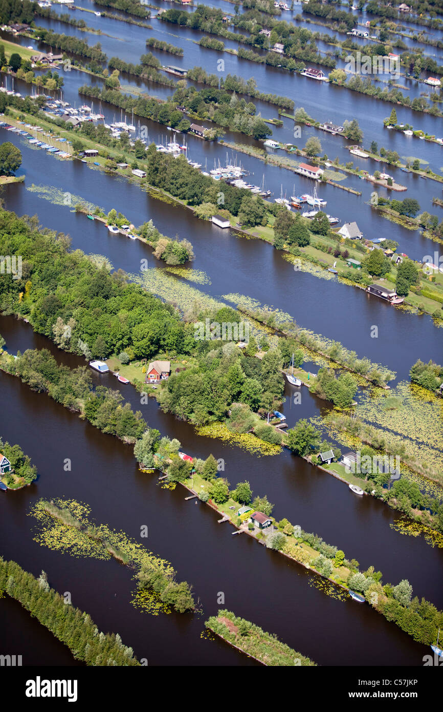 Die Niederlande, Breukelen, Dugged Land in Sumpf. Wassersport. Housing Ferienhäuser. Luft. Stockfoto