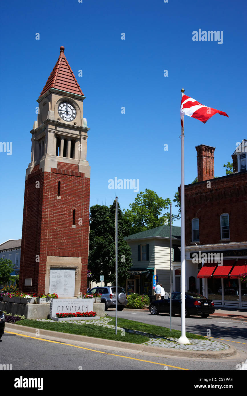 Kenotaph Clock Tower und Fahnenmast Niagara-on-the-Lake Ontario Kanada Stockfoto