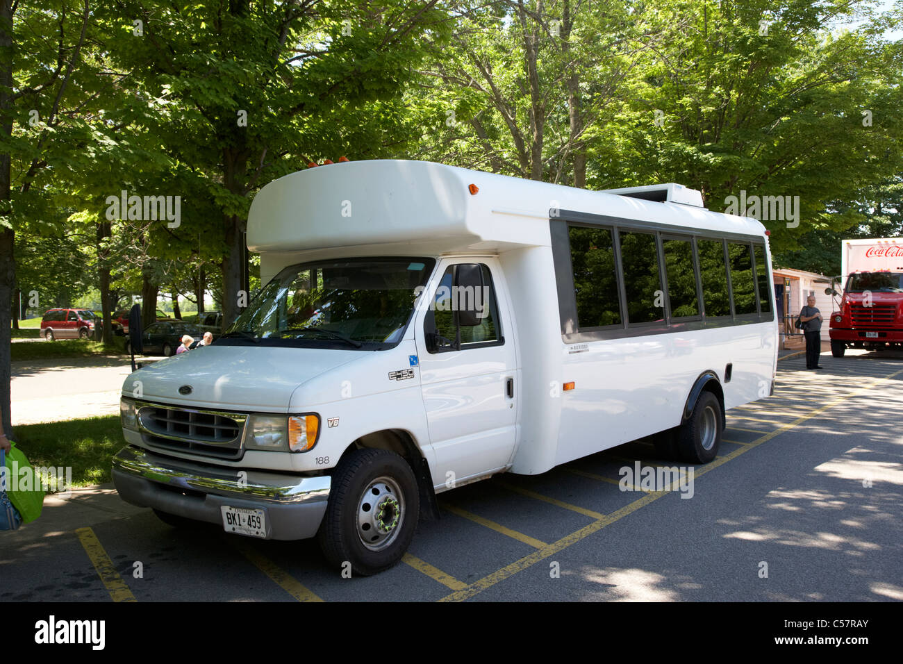 Ford e-450 Tourist Shuttle Mini-Bus vom Parkplatz nach Niagara-on-the-Lake Ontario Kanada Stockfoto