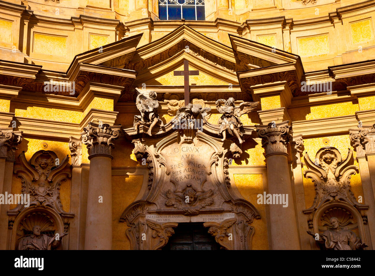 Reich verzierte Fassade der Chiesa Santa Maria Maddalena (Mary Magdalen), Lazio Rom Italien Stockfoto