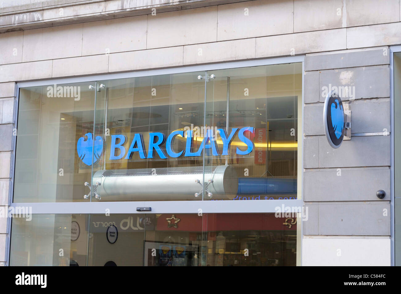 Barclays Bank Zeichen außerhalb der Filiale Stockfoto