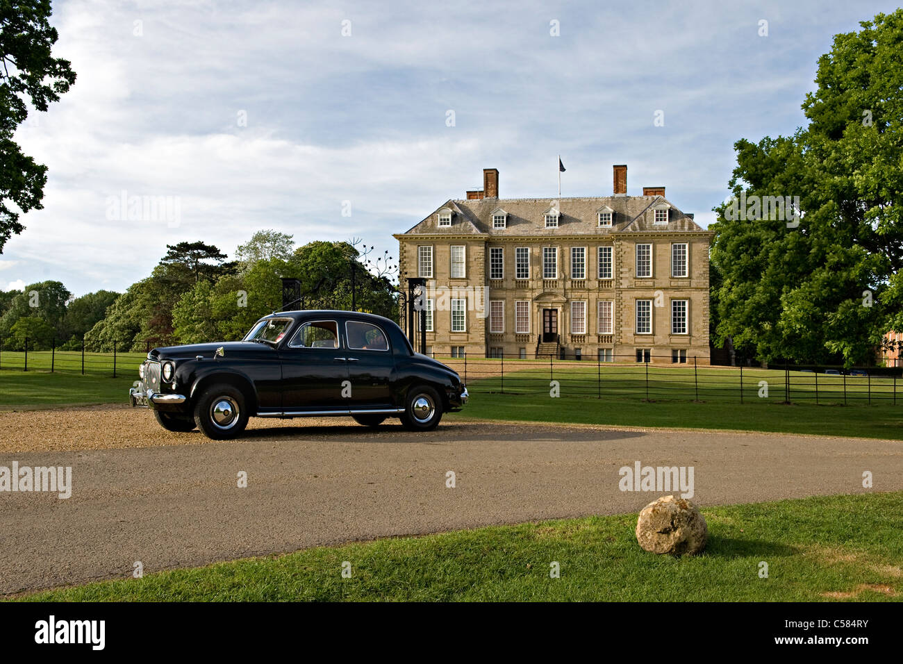 Oldtimer Rover75 P4 motor vor Stanford Hall, Leicestershire, UK Stockfoto