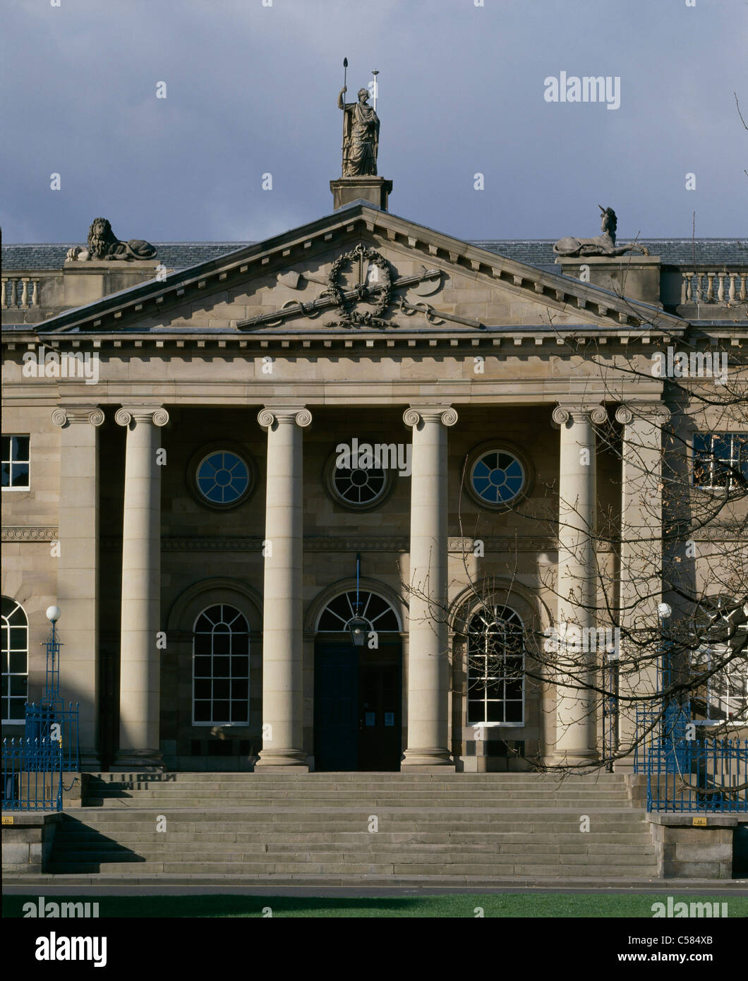 York Crown Court, England. Die klassischen Portikus Stockfotografie - Alamy