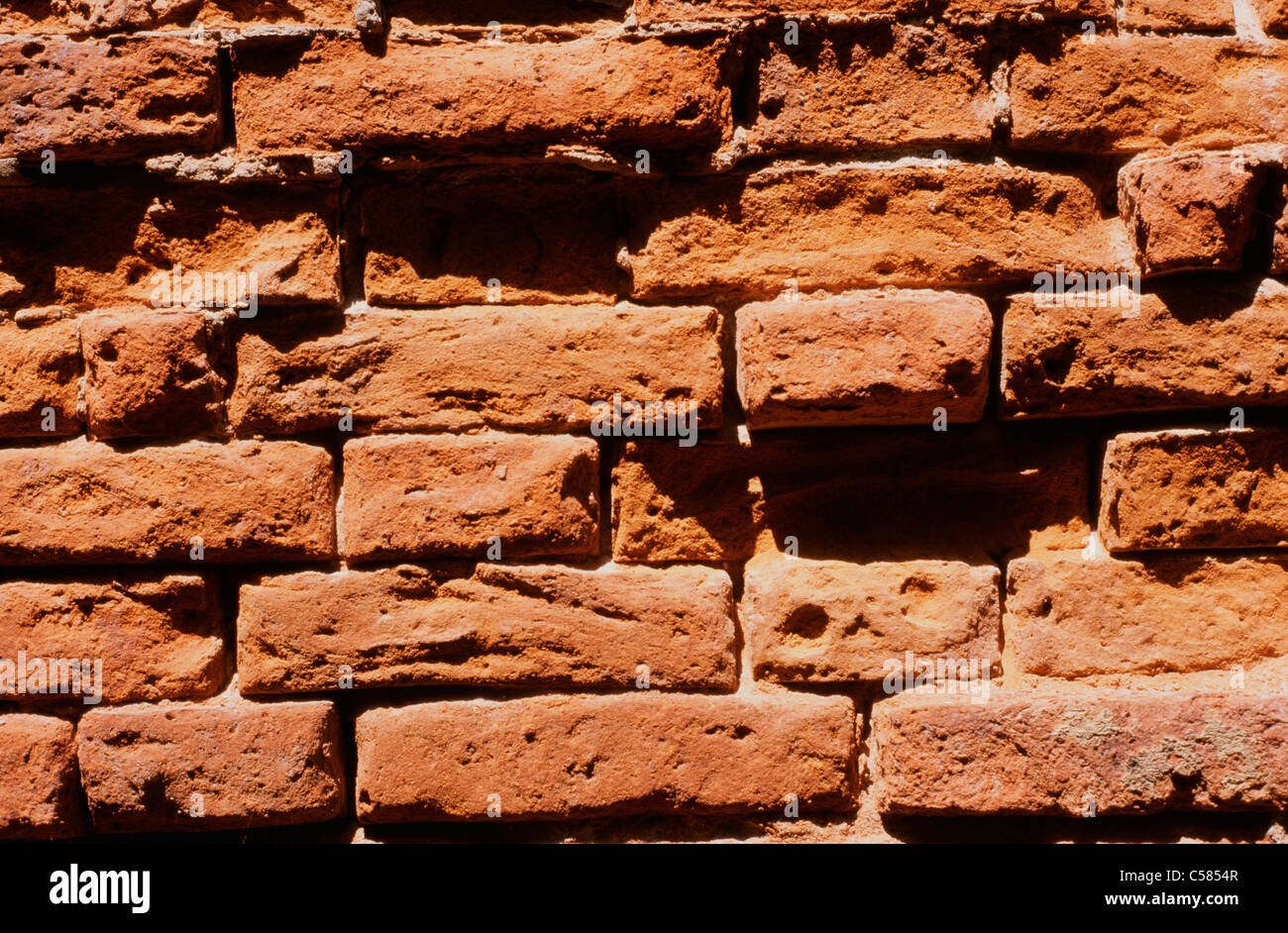 Hintergrund-Ziegelwand mit schmalen Ziegel Stockfoto