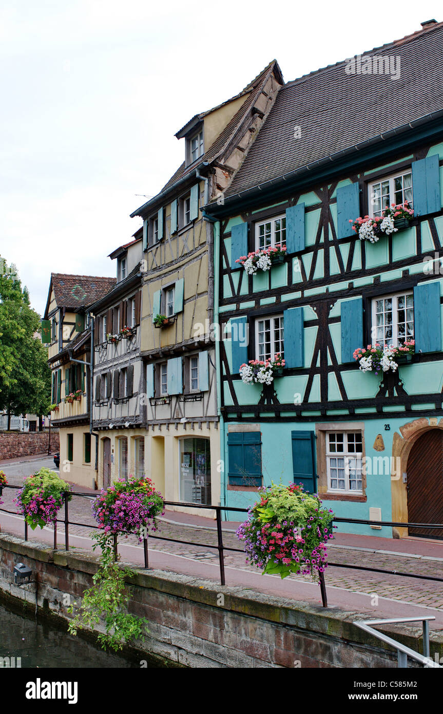 Petite Venise, Colmar, Elsass, Elsaß, Frankreich, Stadt, Altstadt, Historisch, Kanal, Holzrahmenbau, Fassade, blau, mich Stockfoto