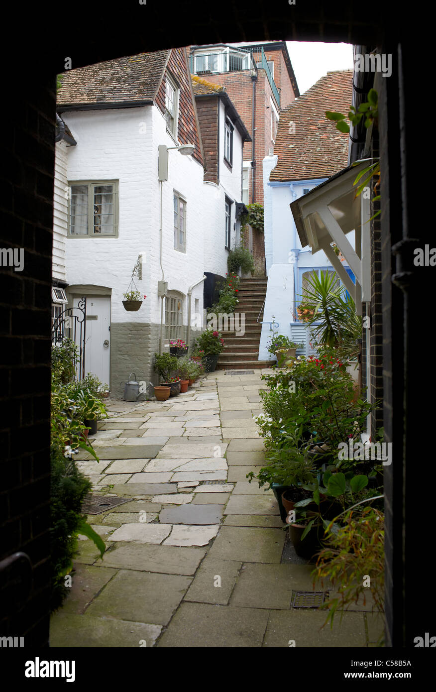 alte Hof-Ansicht von der Straße in Hastings Stockfoto