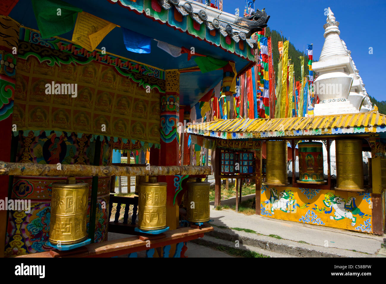 ShuZheng Village, China, Asien, Dorf, religiöse Stätte, Platz, Gebetsfahnen, Stupas, Gebet Mühlen Stockfoto