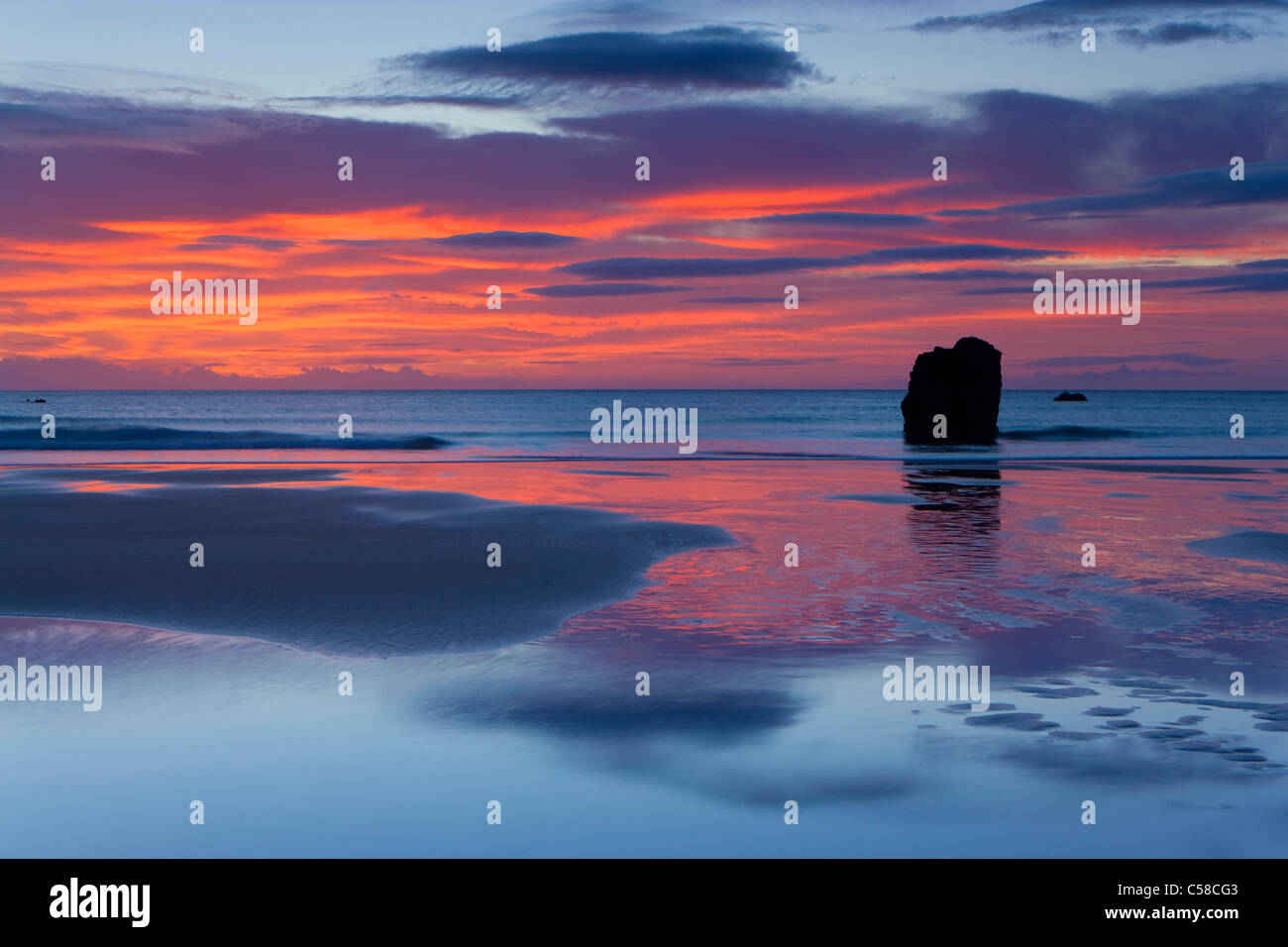 Sango Bay, Großbritannien, Schottland, Europa, Meer, Küste, Strand, Meer, Felsen, Klippe, Tagesanbruch, Stimmung, Wolken, Gezeiten, niedrig, Ebb, t Stockfoto