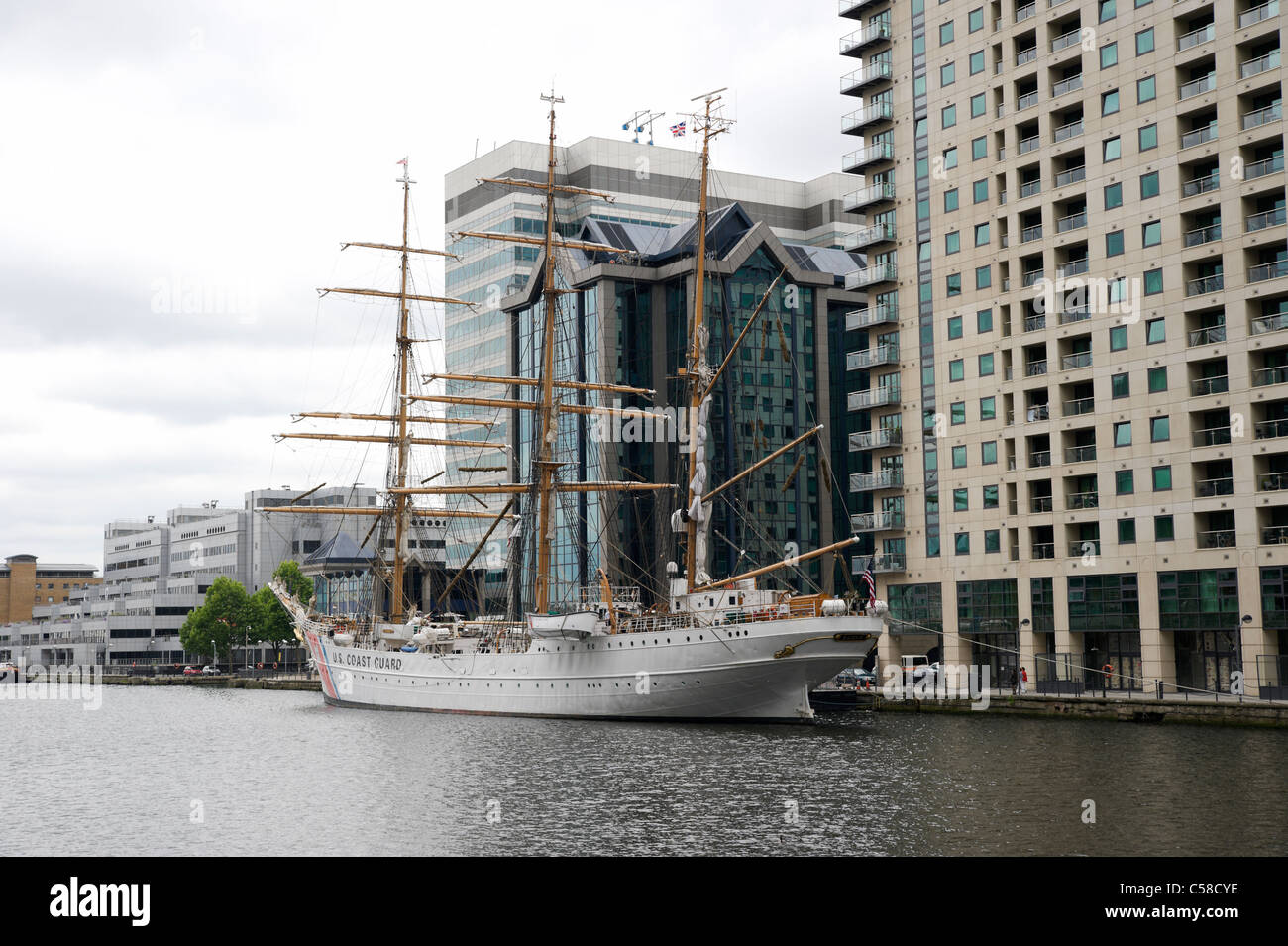 London, UK, USCG Viermastbark Adler, festgemacht an South Quay in der West India Millwall Dock, UK für seinen 75. Geburtstag zu besuchen. Stockfoto