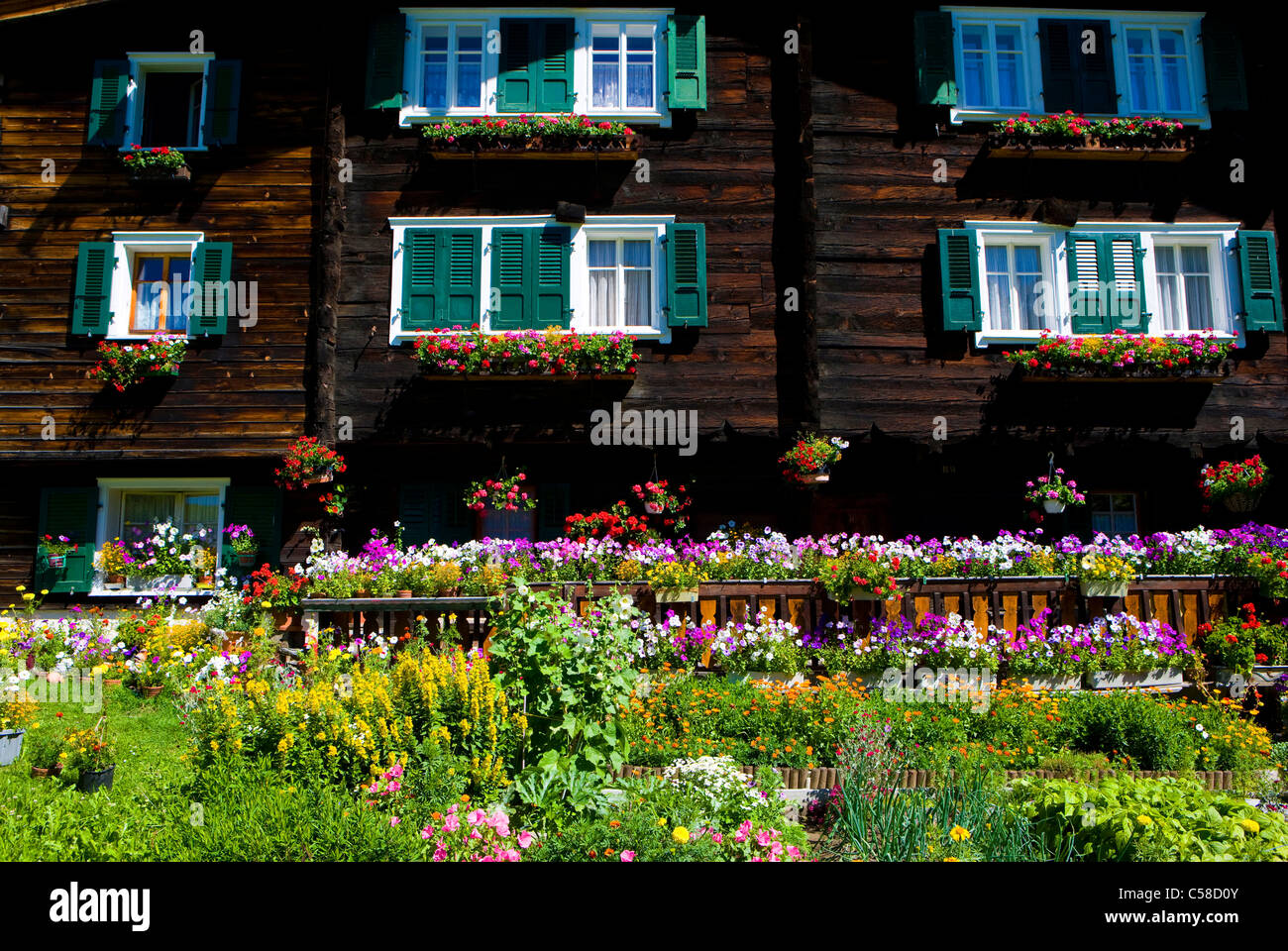 House Flowers Switzerland Stockfotos und -bilder Kaufen - Alamy