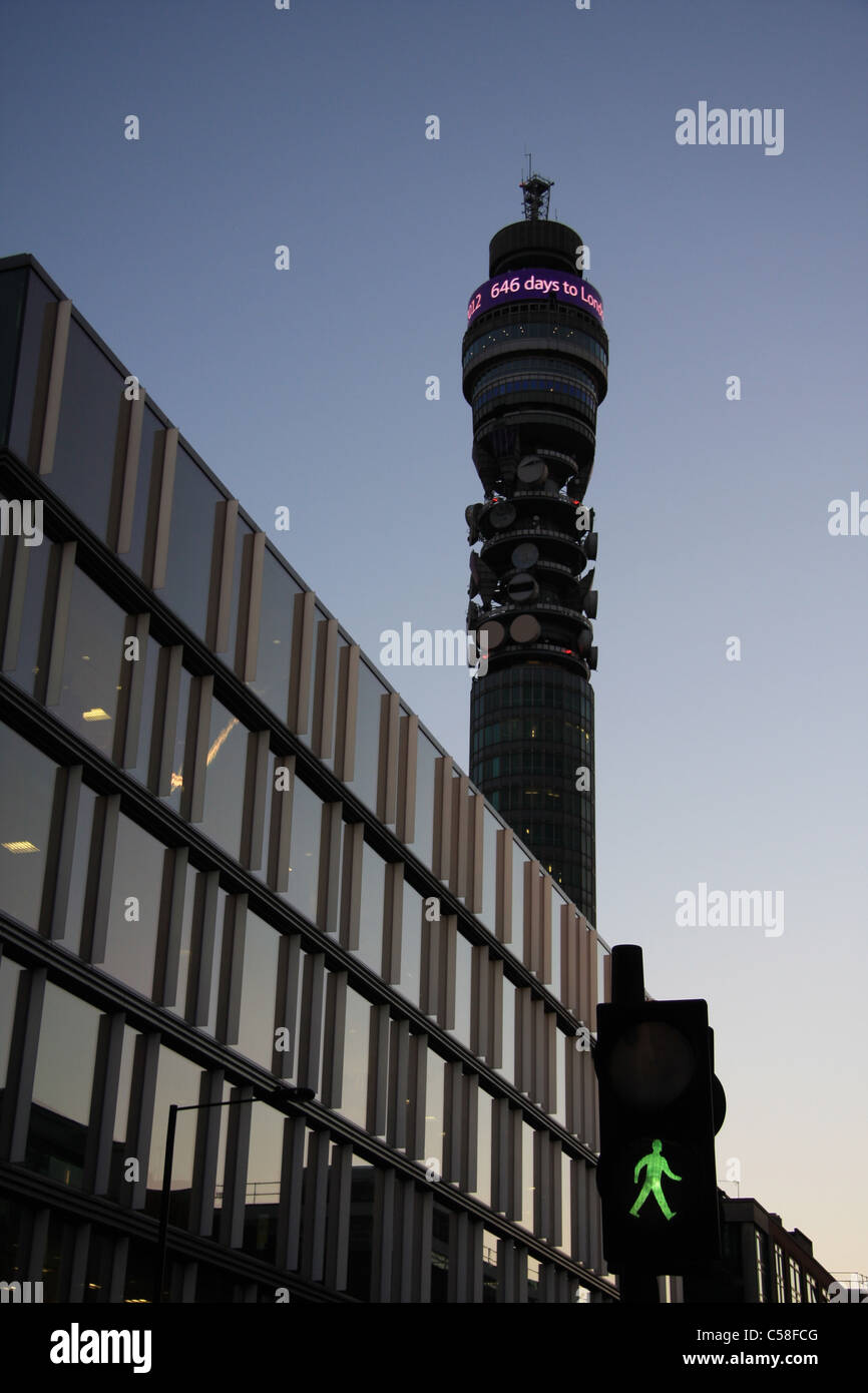 Großbritannien, England, UK, Vereinigtes Königreich, London, Reisen, Tourismus, BT Tower, Telecom, Turm, Turm, in der Nacht, helle Signal Stockfoto