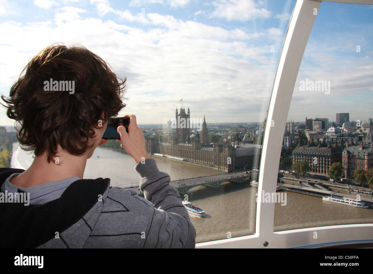 Großbritannien, England, UK, Vereinigtes Königreich, London, Reisen, Tourismus, London Eye, Big Wheel, Sehenswürdigkeit, Attraktion, junge, nehmen Phot Stockfoto