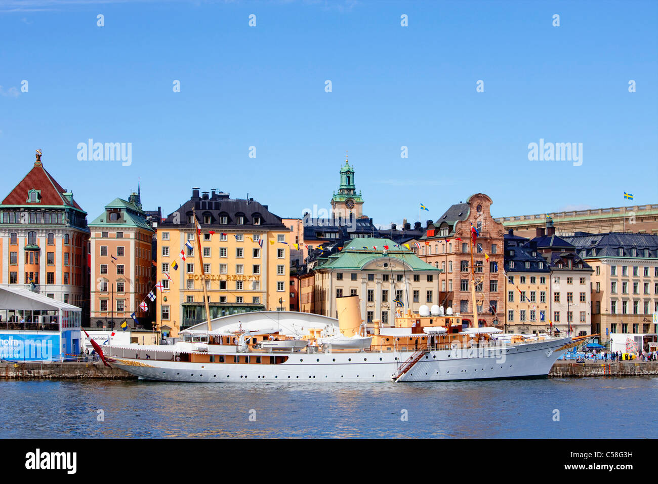 Boot, Boote, Städte, Stadt, Stadtansicht, Stadtansichten, Farben, Farben, Tag, tagsüber, Europa, Exterieur, Gamla Stan, Horizontal, Insel Stockfoto