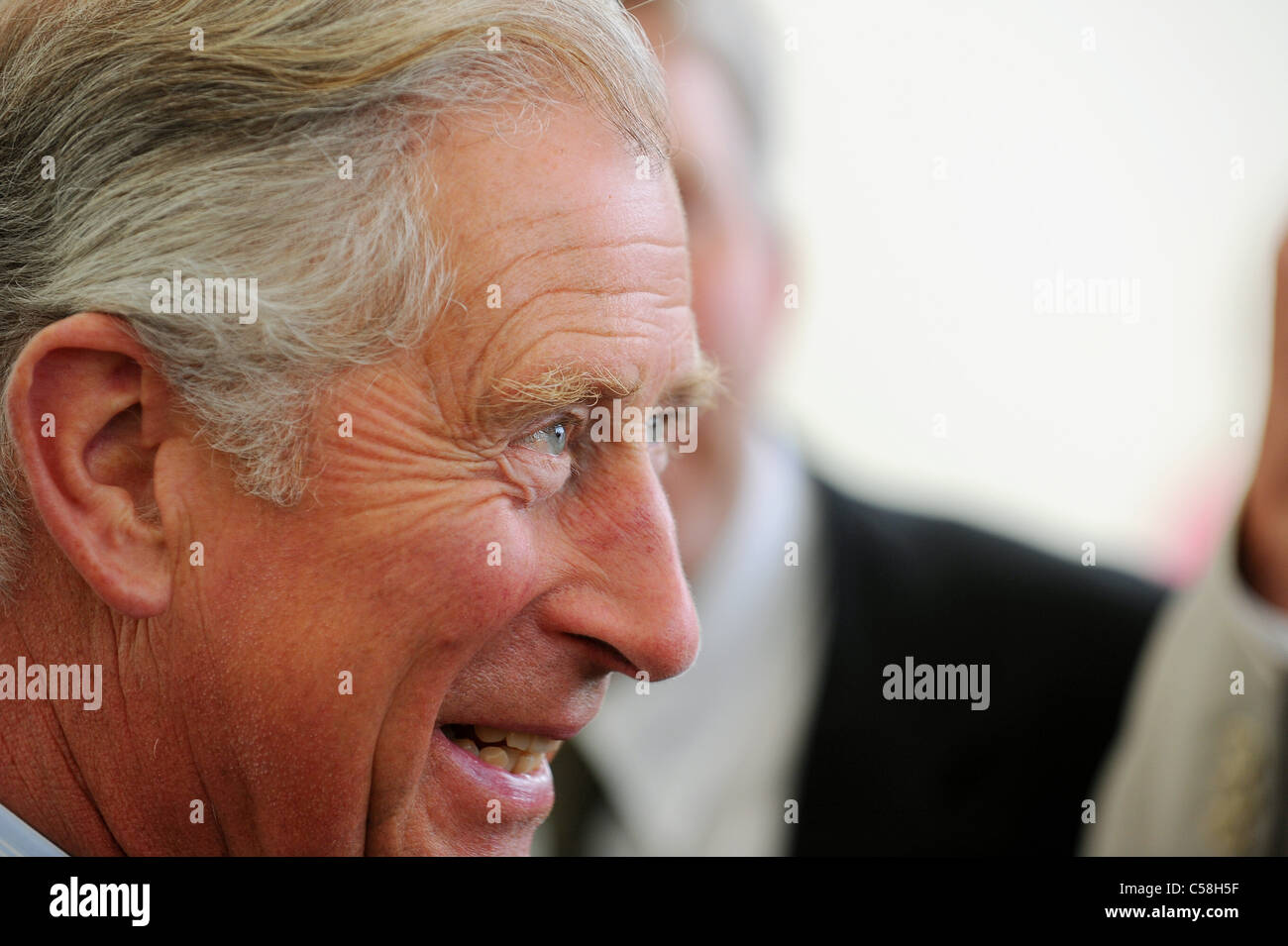 Seine königliche Hoheit Prinz Charles besucht die Dairy Crest Molkerei in Davidstow Cornwall. Stockfoto