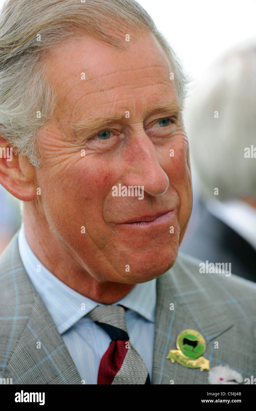 Seine königliche Hoheit Prinz Charles besucht die Dairy Crest Molkerei in Davidstow Cornwall. Stockfoto