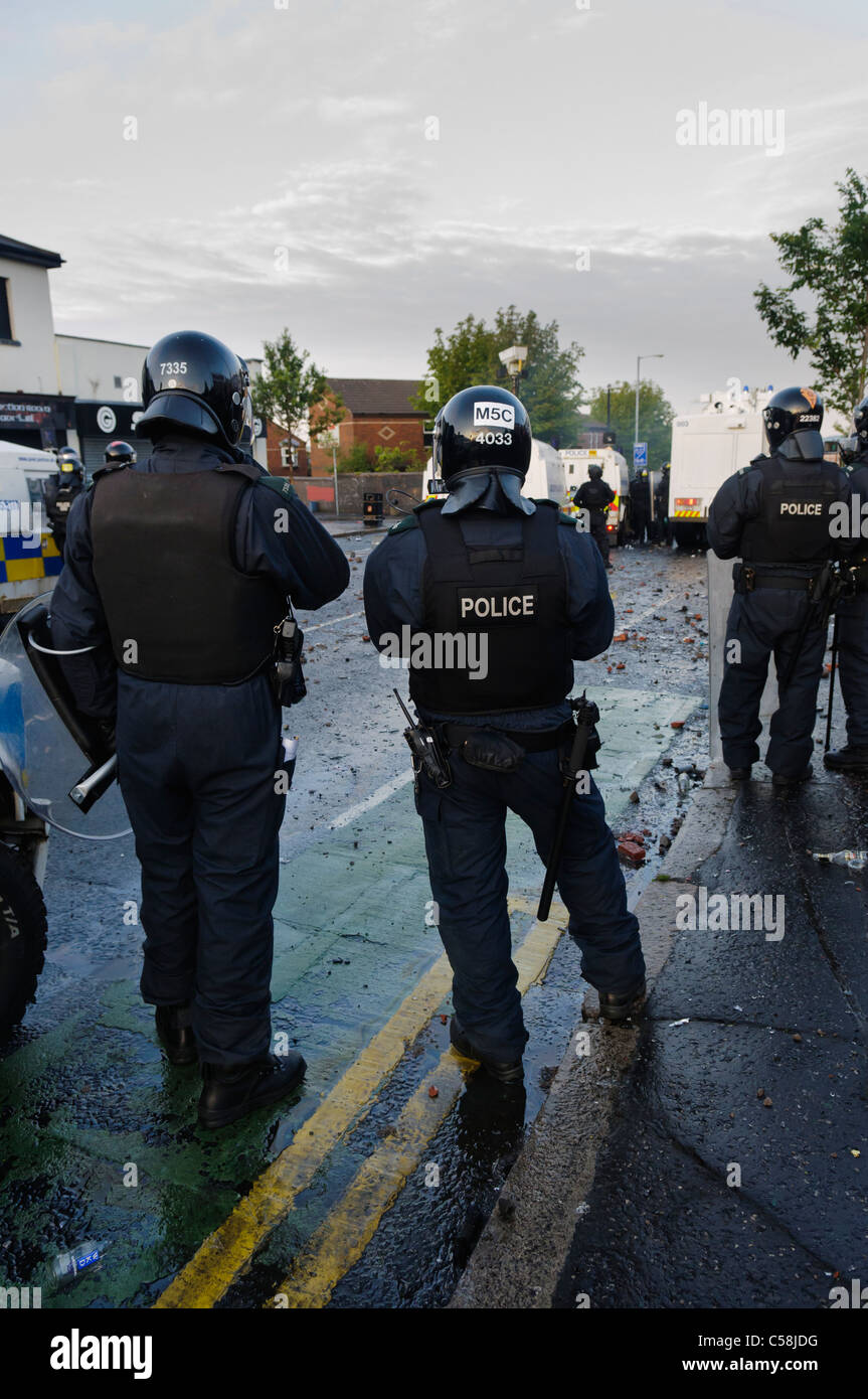 Polizisten in Aufruhr Getriebe bei einem riot Stockfoto